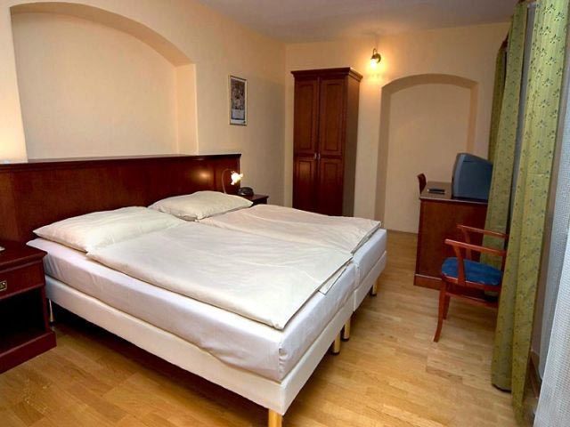 Hotel U Suteru Прага Экстерьер фото