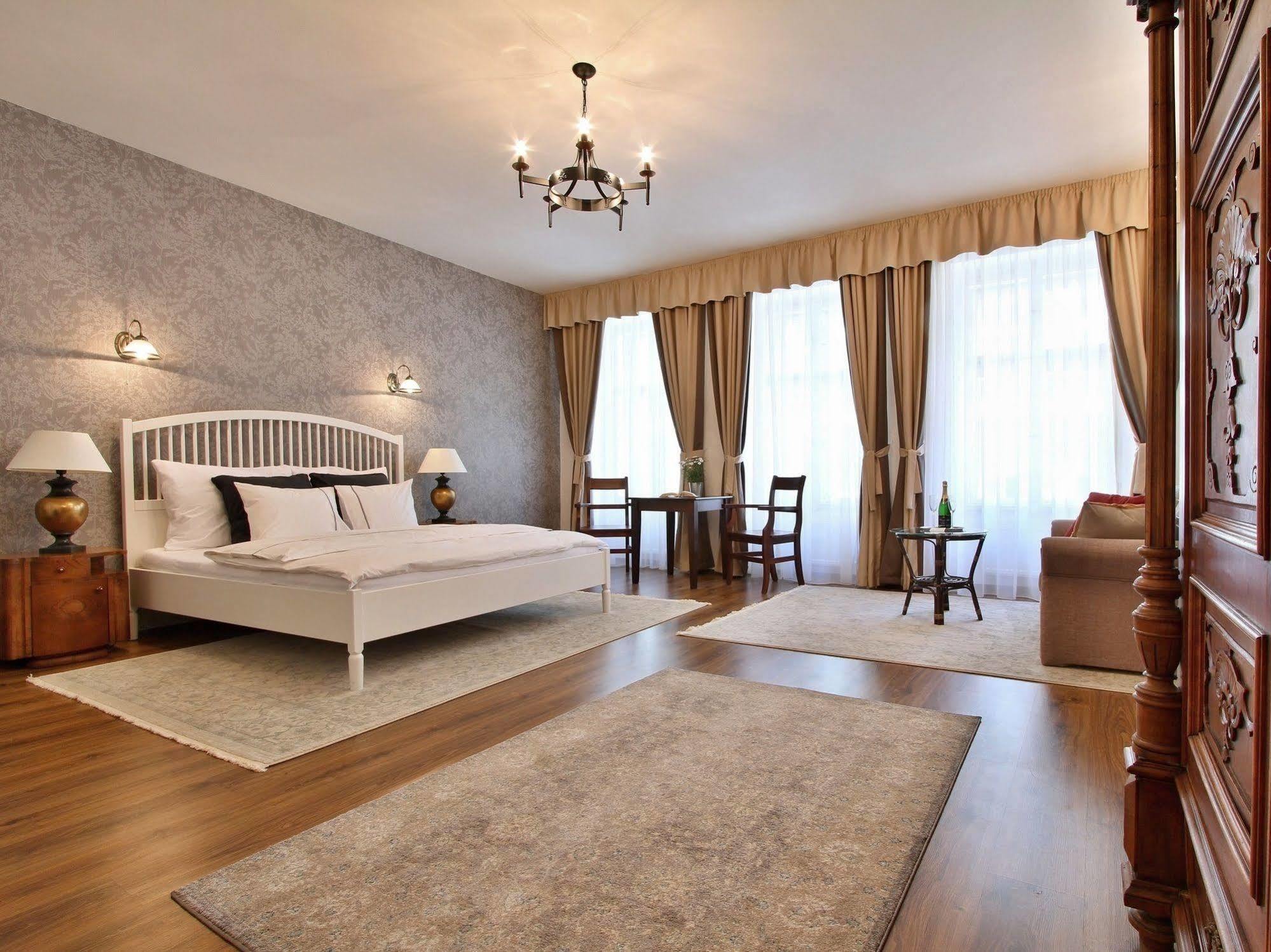 Hotel U Suteru Прага Экстерьер фото