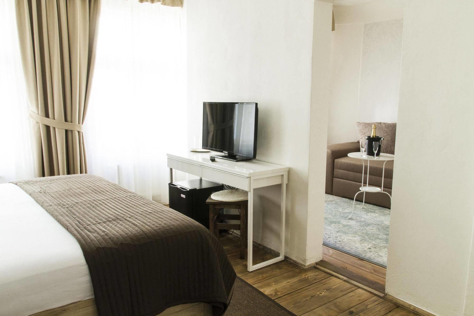 Hotel U Suteru Прага Экстерьер фото