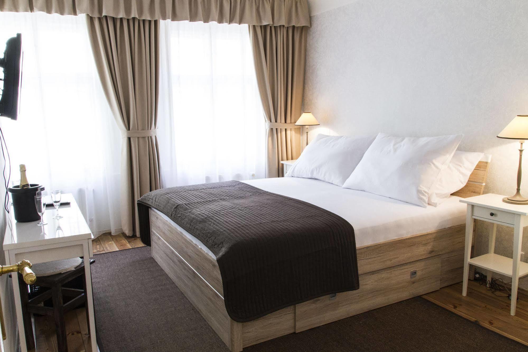 Hotel U Suteru Прага Экстерьер фото