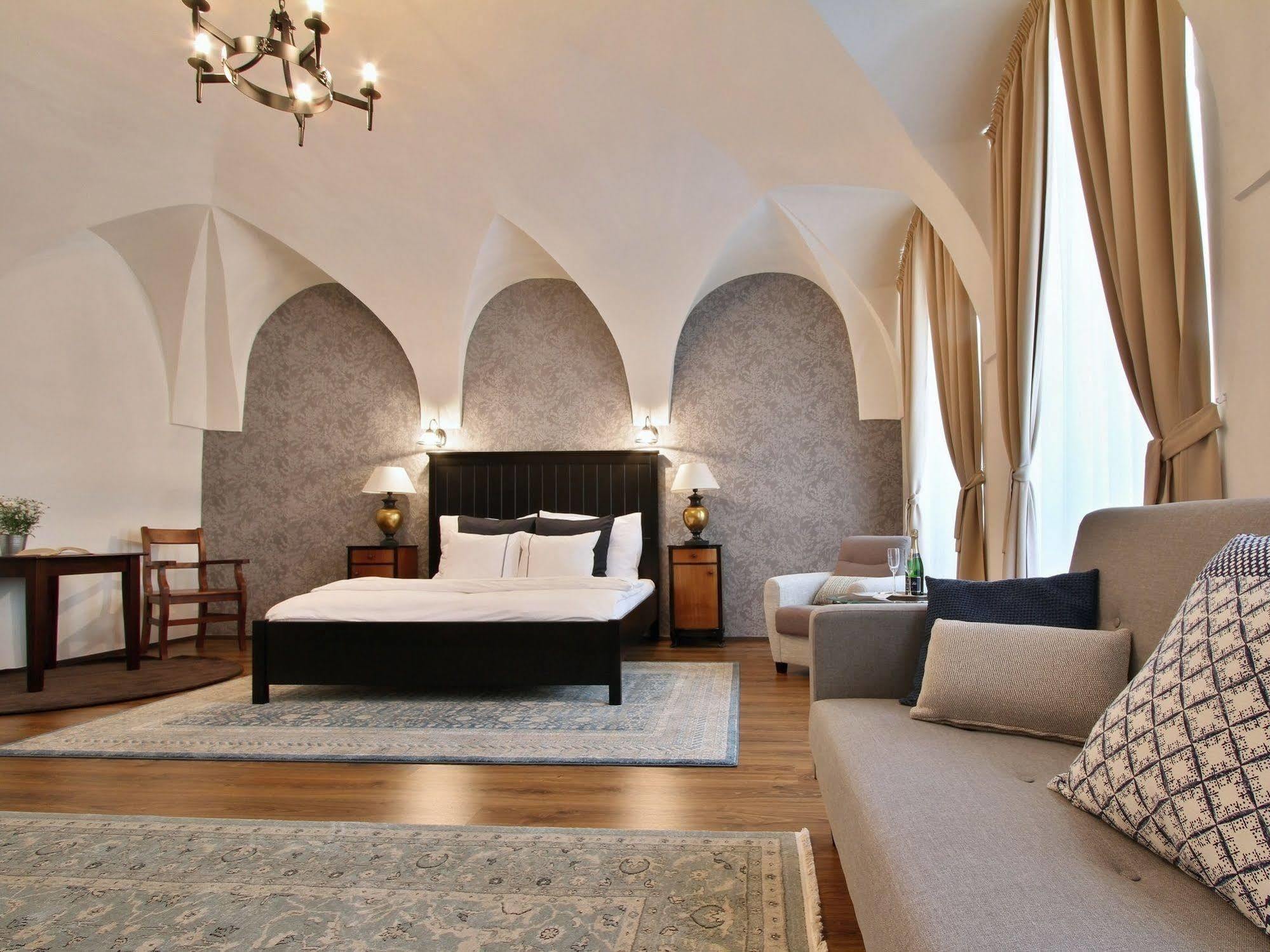 Hotel U Suteru Прага Экстерьер фото