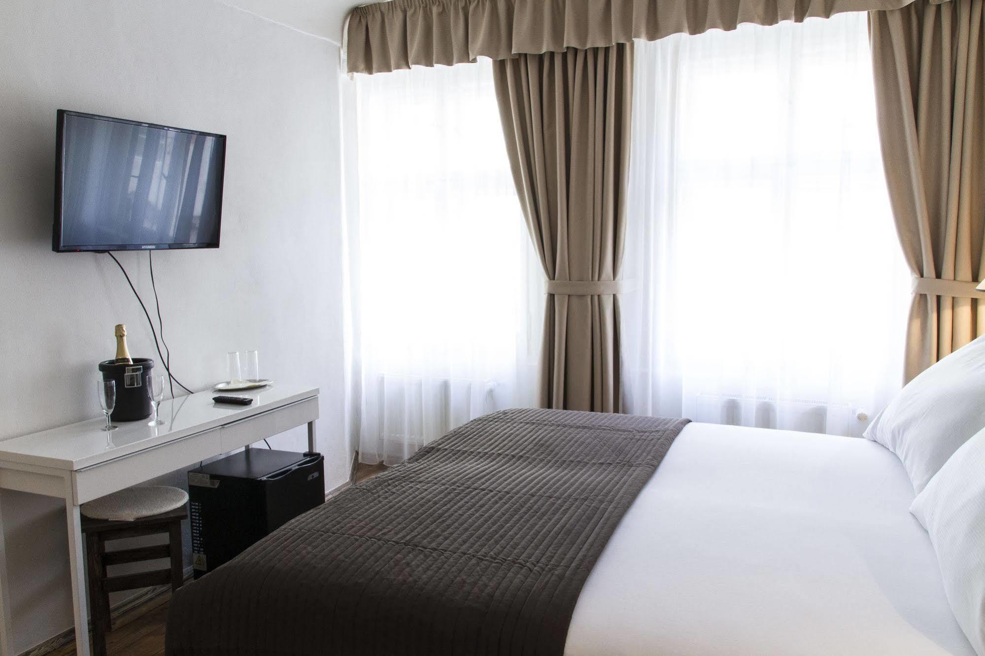 Hotel U Suteru Прага Экстерьер фото